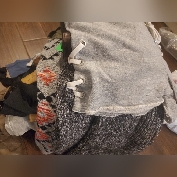 Coset Clean Out 10 Items For 15$ All Sizes Great Stuff Shorts Sweaters … - Picture 1 of 1